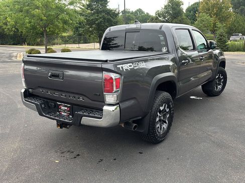 Used 2020 Toyota Tacoma TRD Off-Road w/ Blackout Package AWD/4WD image 10