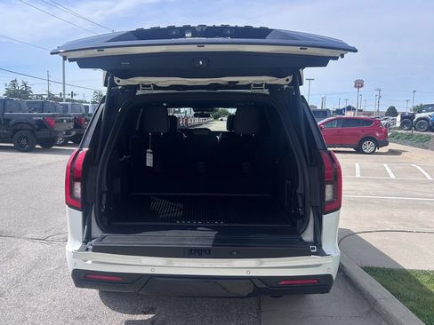Certified 2025 Ford Expedition Max Platinum w/ Stealth Appearance Package AWD/4WD image 18