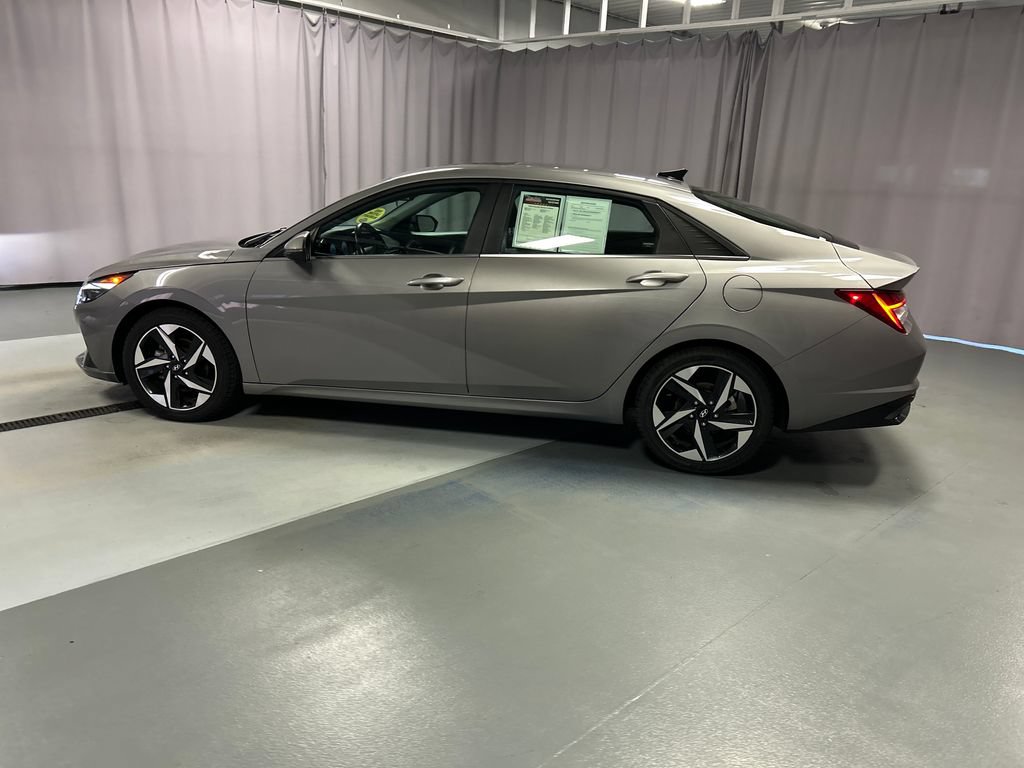 Used 2022 Hyundai Elantra Limited FWD image 4