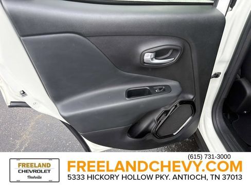 Used 2017 Jeep Renegade Altitude FWD image 15