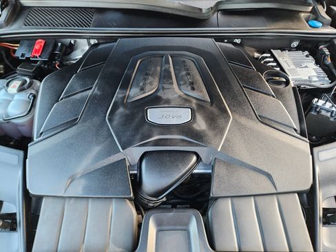 Used 2023 Porsche Cayenne Platinum Edition image 30