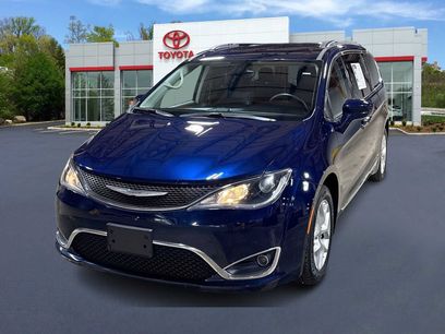 Used 2017 Chrysler Pacifica Touring-L w/ Tire & Wheel Group