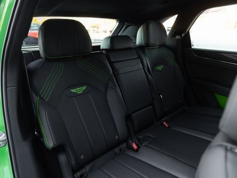 Used 2025 Bentley Bentayga image 39