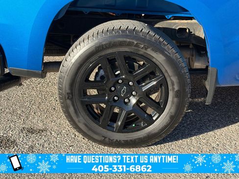 Used 2024 Chevrolet Silverado 1500 Custom w/ Dark Appearance Package image 11