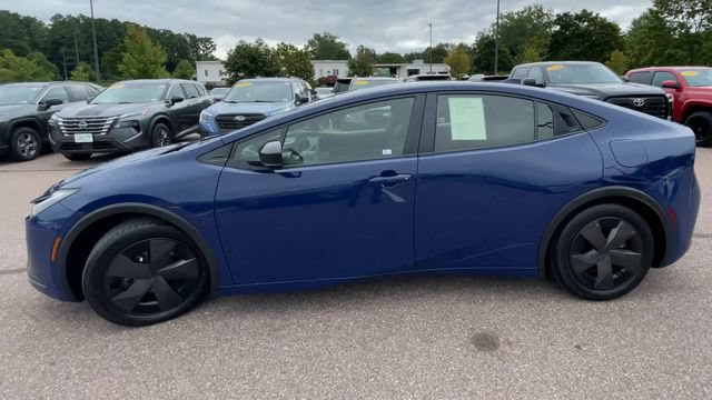 Used 2024 Toyota Prius LE FWD image 5