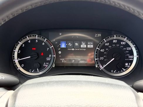 Used 2024 Toyota Highlander LE FWD image 23