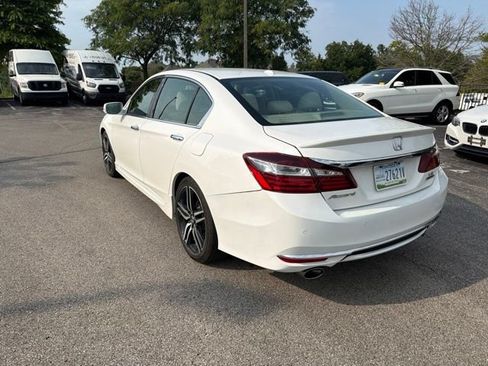 Used 2016 Honda Accord Touring image 5