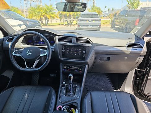 Used 2022 Volkswagen Tiguan SE FWD image 12