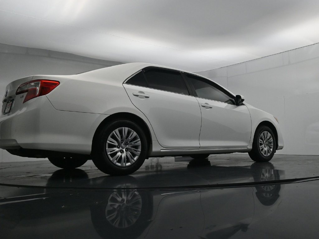 Used 2014 Toyota Camry LE FWD image 41