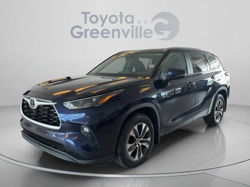Certified 2025 Toyota Highlander XLE AWD/4WD image 1