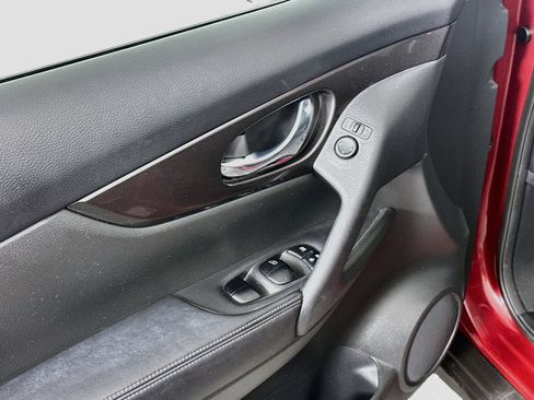 Used 2018 Nissan Rogue SV FWD image 15