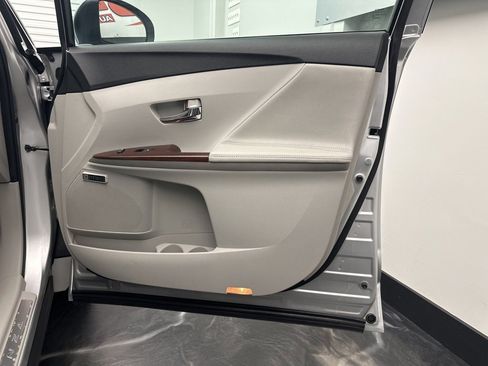 Used 2009 Toyota Venza Base image 10