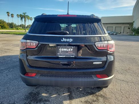 Used 2019 Jeep Compass Latitude FWD image 6