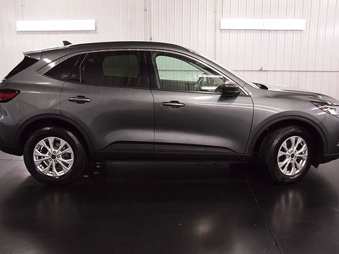 Used 2023 Ford Escape Active w/ Tech Pack #1 AWD/4WD image 9