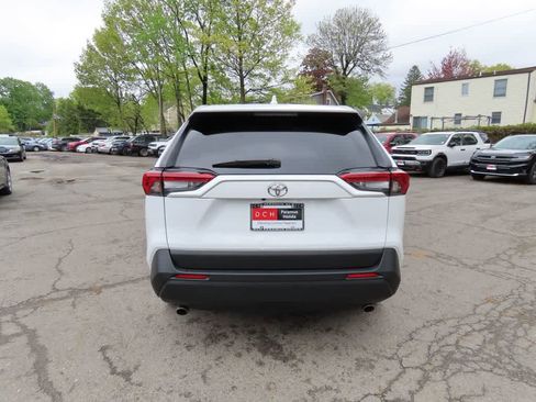Used 2025 Toyota RAV4 LE AWD/4WD image 5