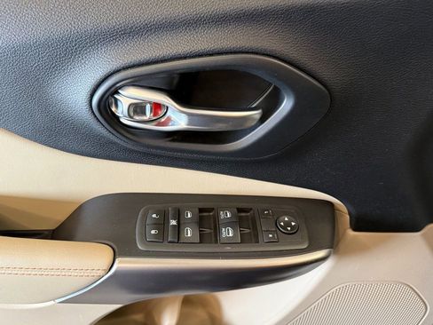 Used 2021 Jeep Cherokee Latitude w/ Mobile Office Group image 20