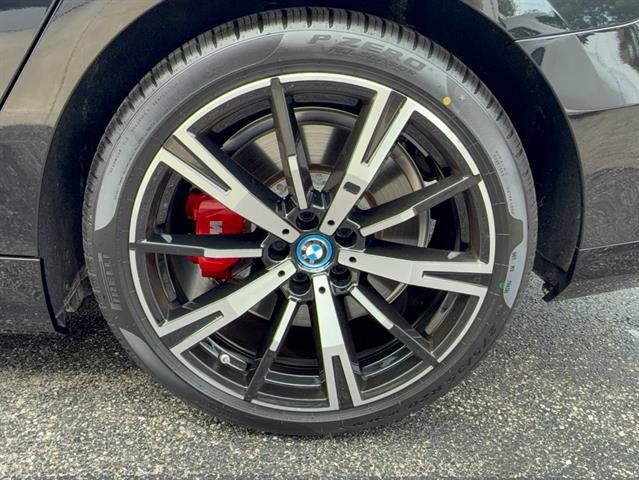 Used 2025 BMW 550e xDrive w/ Premium Package AWD/4WD image 28