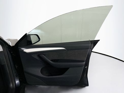 Used 2024 Tesla Model Y Long Range image 30