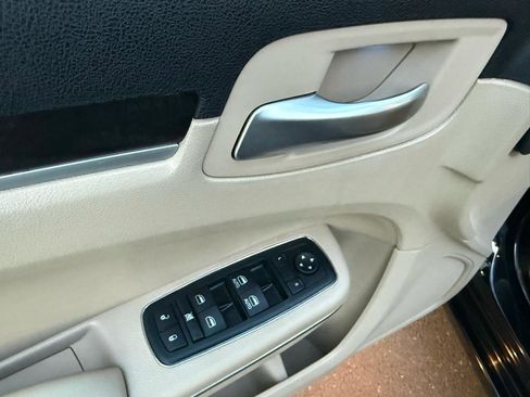Used 2014 Chrysler 300 RWD image 38