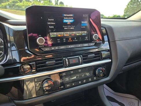 Used 2025 Nissan Pathfinder SV AWD/4WD image 29