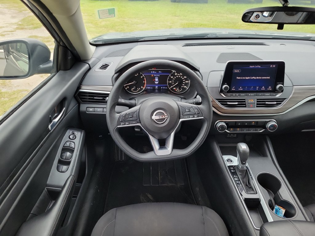 Used 2025 Nissan Altima 2.5 SV FWD image 10