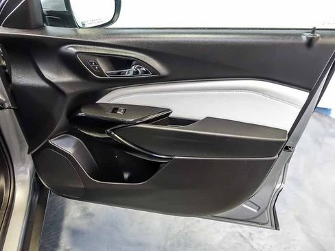 Certified 2025 Chevrolet Trax LT FWD image 29