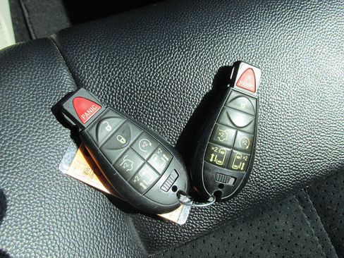Used 2017 Dodge Grand Caravan SXT FWD image 16