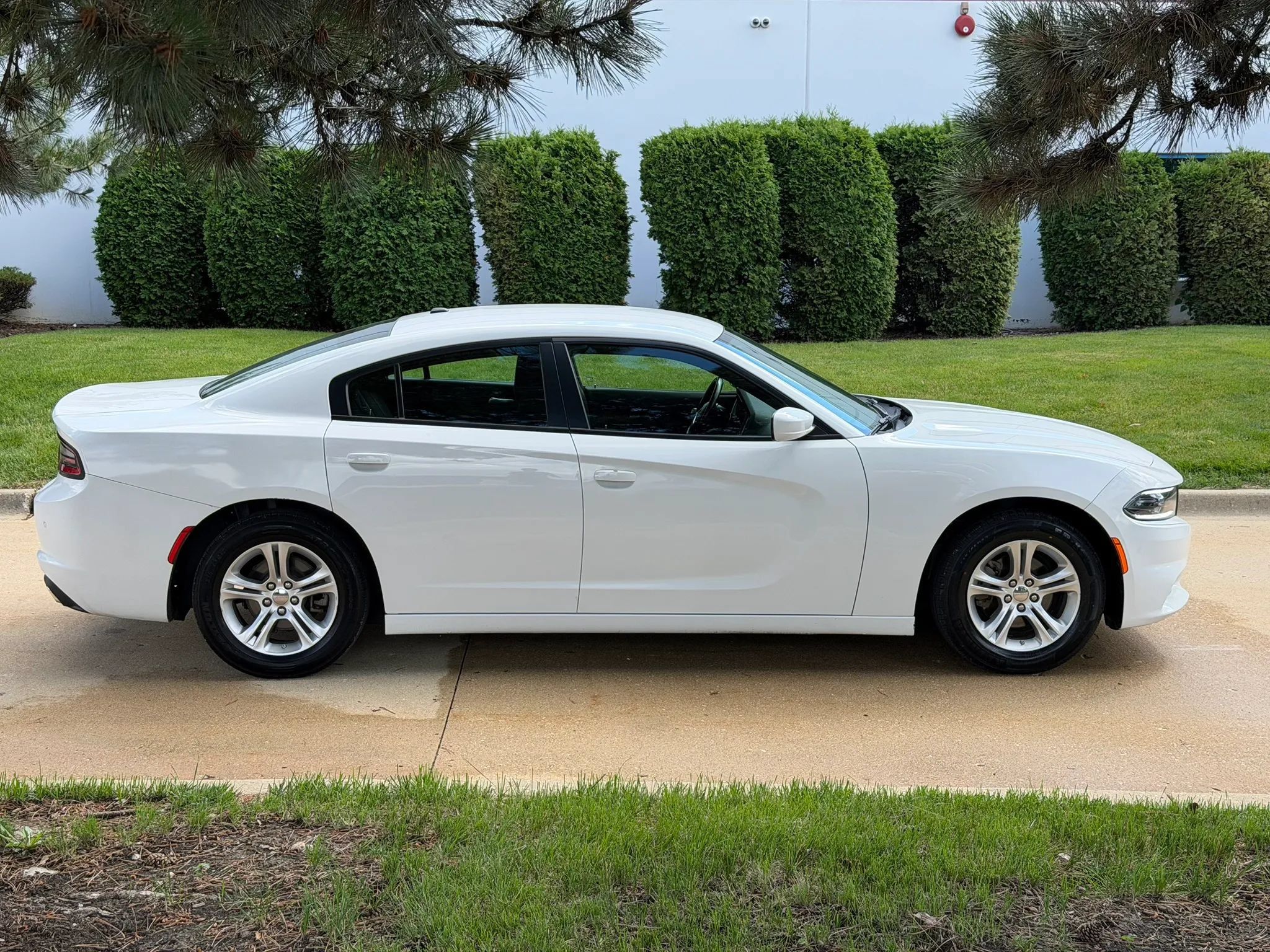 Used 2022 Dodge Charger SXT RWD image 4
