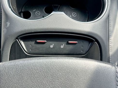 Used 2024 Toyota Venza XLE image 35