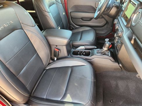 Used 2021 Jeep Wrangler Unlimited Sahara AWD/4WD image 14