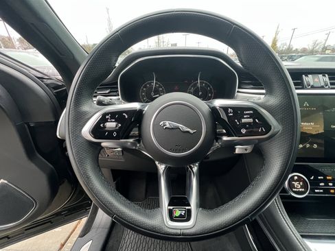 Certified 2023 Jaguar F-PACE R-Dynamic S image 20
