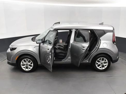 Used 2025 Kia Soul LX w/ LX Technology Package FWD image 7