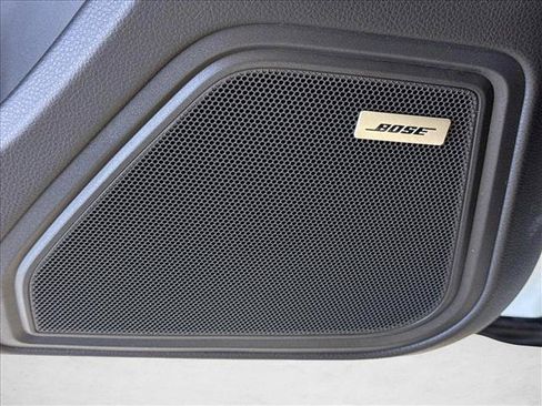 Certified 2025 Porsche Macan AWD/4WD image 12