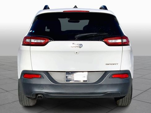 Used 2017 Jeep Cherokee Sport image 5