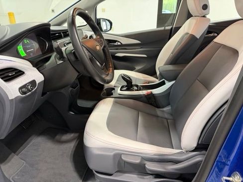 Used 2020 Chevrolet Bolt Premier w/ Infotainment Package FWD image 9