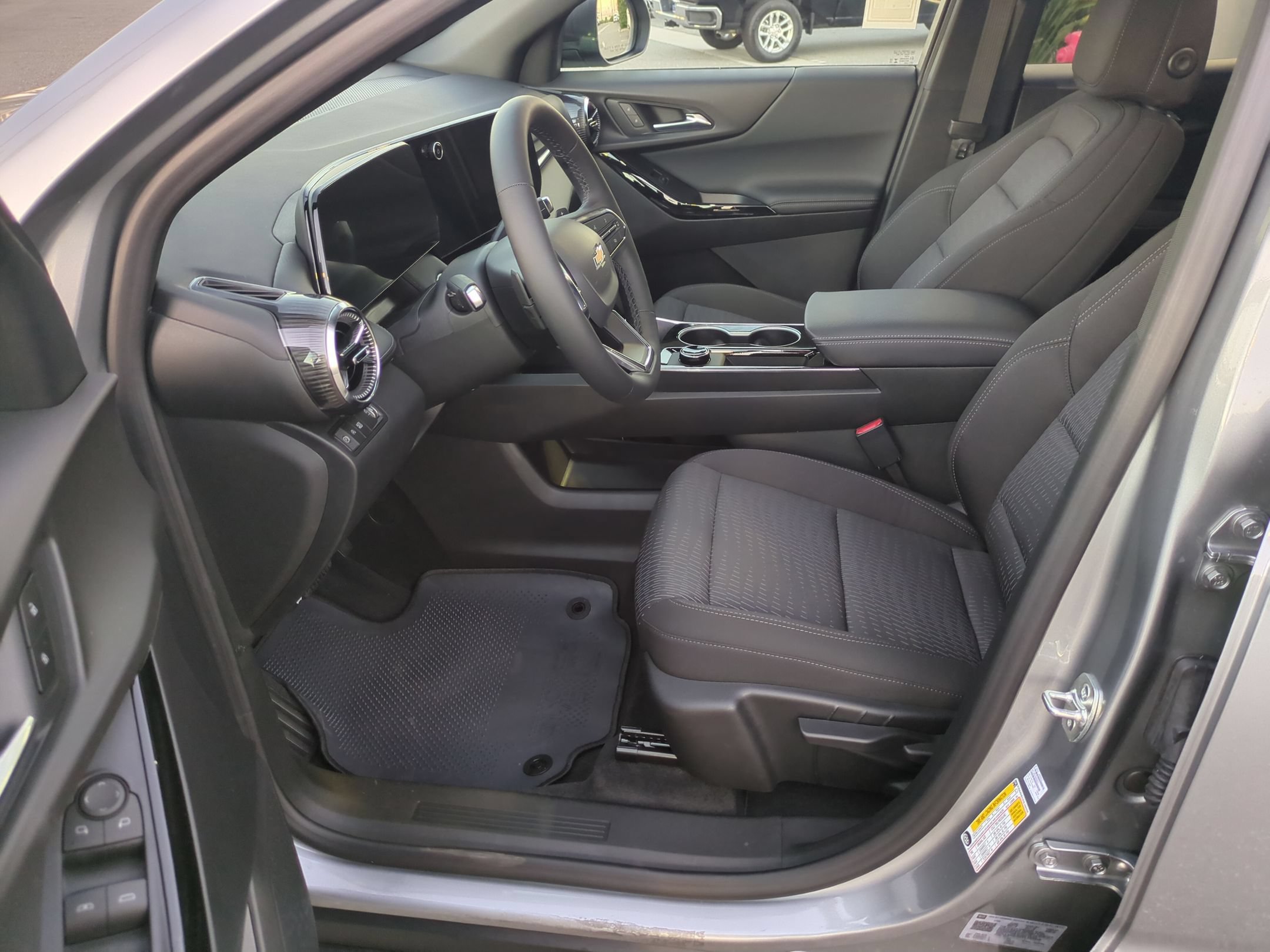 Used 2027 Chevrolet Equinox LT w/ Safety and Technology Package FWD image 11