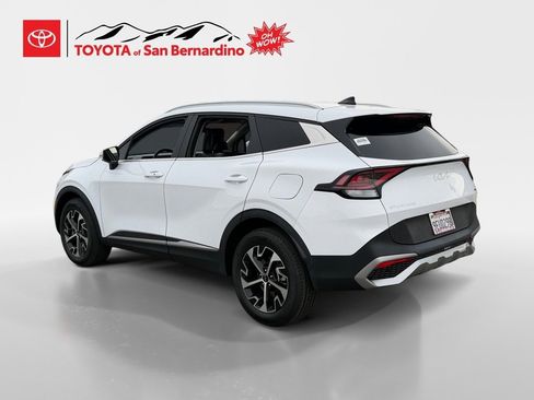 Used 2023 Kia Sportage EX image 3