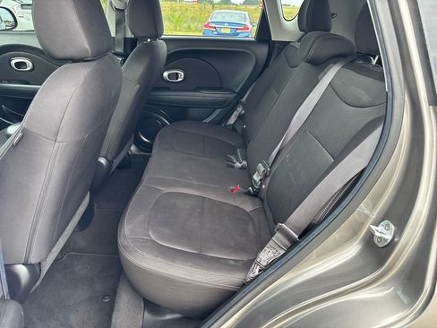 Used 2016 Kia Soul FWD image 19