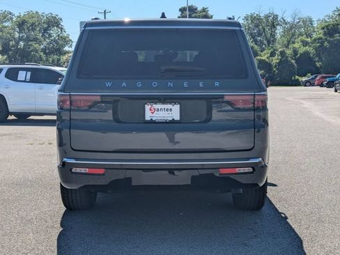 Used 2025 Jeep Wagoneer Series II AWD/4WD image 4