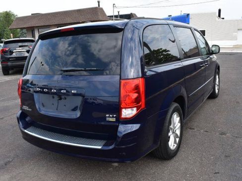 Used 2016 Dodge Grand Caravan SXT FWD image 3