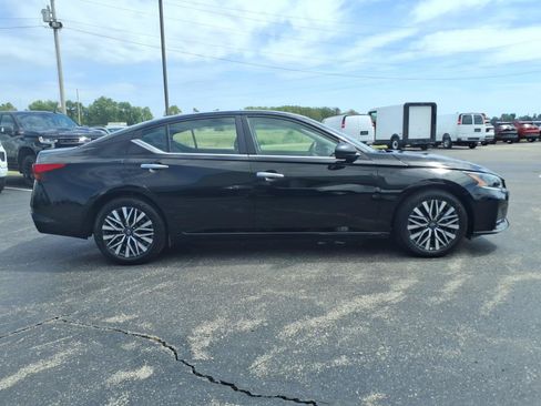 Used 2025 Nissan Altima 2.5 SV FWD image 6