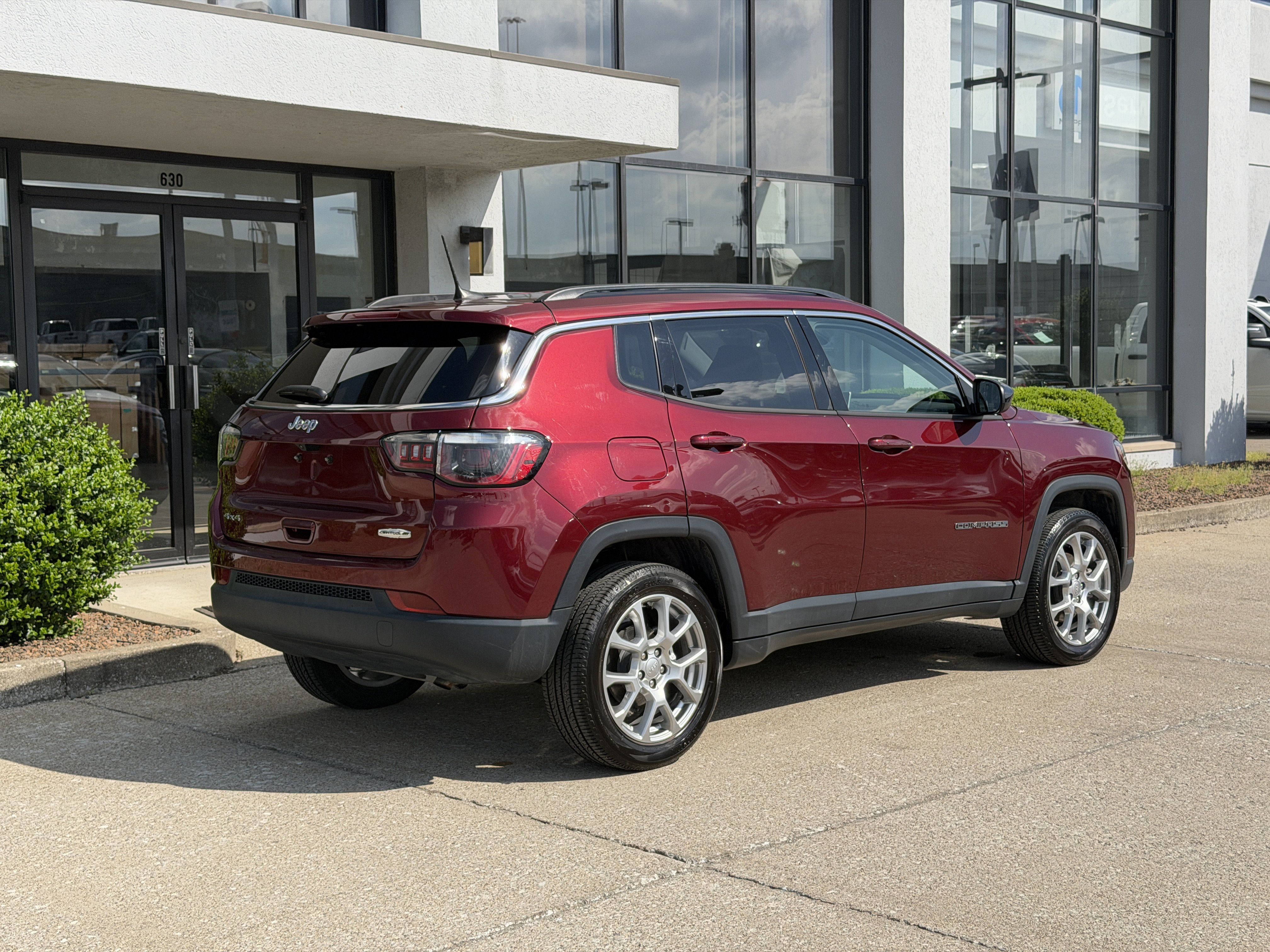 Used 2022 Jeep Compass Latitude AWD/4WD image 4