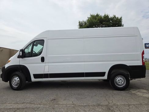 Used 2024 RAM ProMaster 2500 w/ Convenience Group FWD image 14