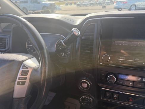 Used 2023 Nissan Titan SV w/ SV Convenience Package image 21