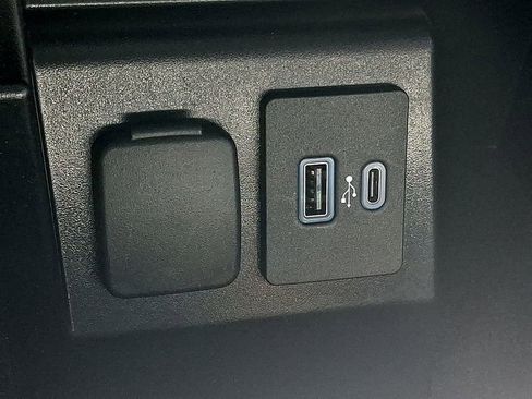 Used 2023 Ford Explorer XLT w/ Equipment Group 202A AWD/4WD image 25
