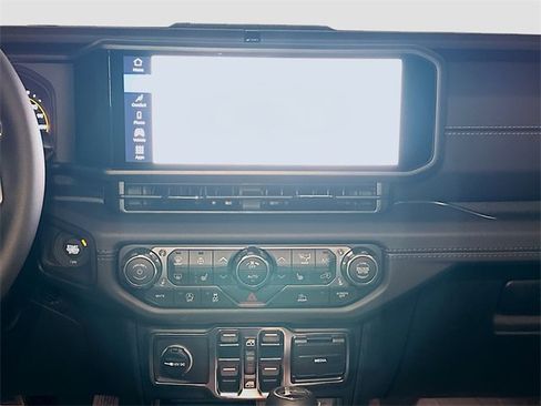 New 2025 Jeep Gladiator Sport image 9