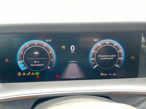 New 2025 Volkswagen Tiguan SE image 40