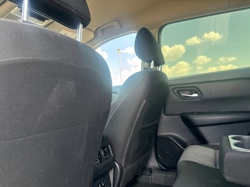 Certified 2025 Nissan Rogue SV FWD image 36