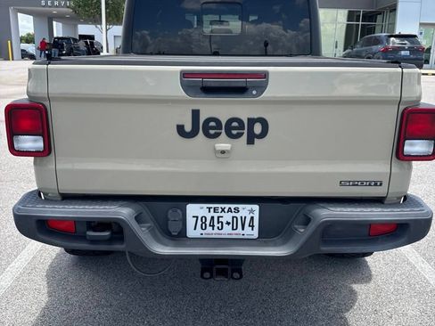 Used 2020 Jeep Gladiator Sport w/ Quick Order Package 24S AWD/4WD image 9