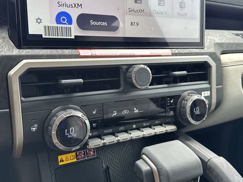 Used 2025 Toyota Tacoma Limited AWD/4WD image 20